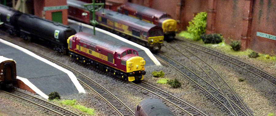 Seems to have gone all EWS. Wait a minute. Where did that Class 66 come from? Simon...! Still, we have it surrounded with two more Class 37s.