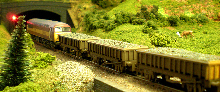 Class 56 waits at the red signal