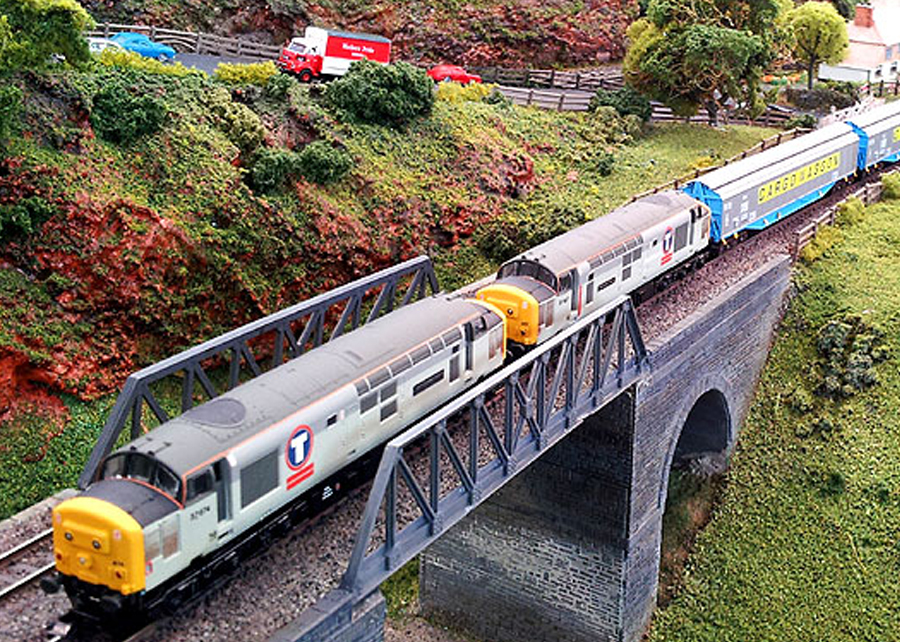 Class 37s on bridge